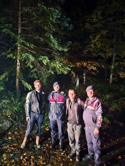 Mantar toplarken ormanda kaybolan 2 genci ekipler kurtardı
