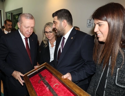 Mardin AK Parti İl Başkanı Mehmet Uncu’dan Anlamlı Takdim