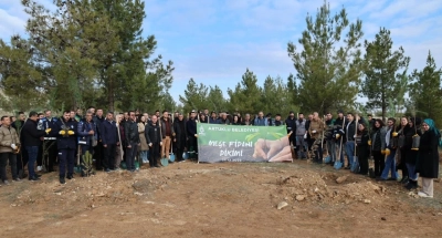 Mardin Artuklu'da Meşe ve &Ccedil;am Fidanları Toprakla Buluştu