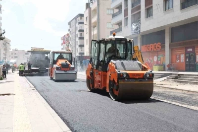 Mardin B&uuml;y&uuml;kşehir Belediyesi, asfalt ve yol yenileme seferberliği başlattı
