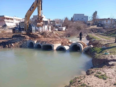 Mardin B&uuml;y&uuml;kşehir Belediyesi Kızıltepe&rsquo;de tahrip olan k&ouml;pr&uuml;n&uuml;n yerine yeni k&ouml;pr&uuml; inşa etti
