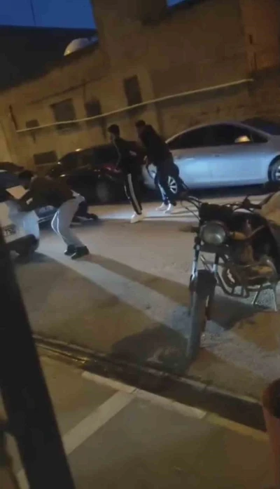 Mardin&rsquo;de 3 kişinin yaralandığı silahlı kavga kamerada
