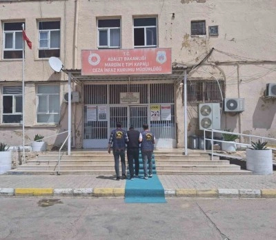 Mardin&rsquo;de 50 yıl cezası bulunan 2 firari yakalandı