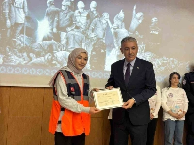Mardin&rsquo;de AFAD g&ouml;n&uuml;ll&uuml;lerine sertifikaları verildi
