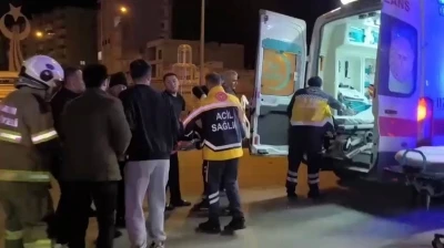 Mardin&rsquo;de cip ile hafif ticari ara&ccedil; &ccedil;arpıştı: 2 yaralı
