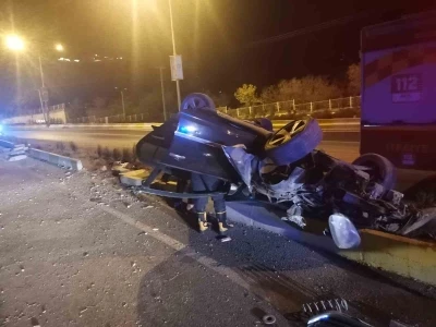 Mardin’de devrilen otomobilin sürücüsü yaralandı
