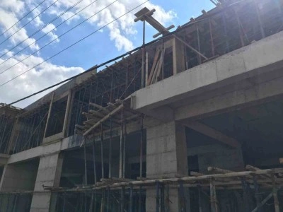Mardin&rsquo;de elektrik akımına kapılan inşaat iş&ccedil;isi 3. kattan d&uuml;şerek ağır yaralandı