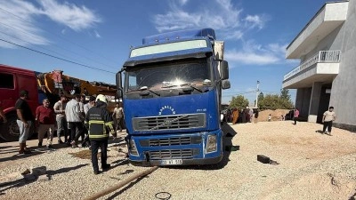 Mardin'de feci olay! Tır lastiğini değiştirirken aracın altında kaldı, hayatını kaybetti