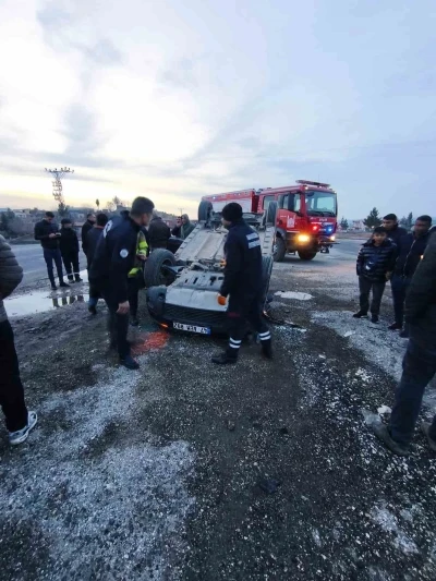 Mardin&rsquo;de hafif ticari ara&ccedil;la &ccedil;arpışan cip takla attı: 1 yaralı
