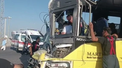 Mardin’de halk otobüsü ile tır çarpıştı: 1 ölü, 11 yaralı
