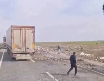 Mardin&rsquo;de iki tır &ccedil;arpıştı: 2 yaralı