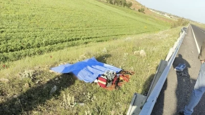 Mardin&rsquo;de kamyon ile motosiklet &ccedil;arpıştı: 1 &ouml;l&uuml;
