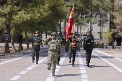 Mardin'de Kışlada Sancak Devir Terslimi