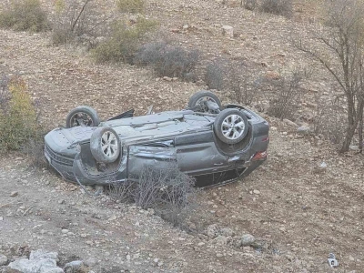 Mardin’de kontrolden çıkan araç takla attı: 2 yaralı
