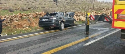 Mardin&rsquo;de kontrolden &ccedil;ıkan otomobil takla attı: 3 yaralı
