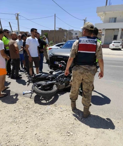Mardin&rsquo;de motosiklet ile otomobil &ccedil;arpıştı: 1 yaralı
