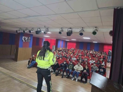 Mardin&rsquo;de ortaokul &ouml;ğrencilerine trafik eğitimi verildi
