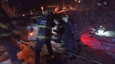 Mardin&rsquo;de otomobil elektrik direğine &ccedil;arptı: 1 yaralı
