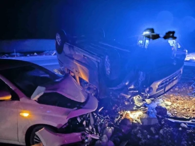 Mardin&rsquo;de otomobil ile hafif ticari ara&ccedil; &ccedil;arpıştı: 5 kişi yaralandı
