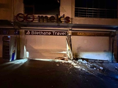 Mardin’de otomobil iş yerinin kepengine çarptı: 4 yaralı