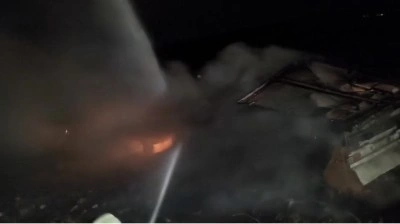 Mardin&rsquo;de şarampole devrilen tırda &ccedil;ıkan yangın s&ouml;nd&uuml;r&uuml;ld&uuml;