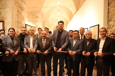 Mardin'de "Sarar Özel Eşarp Koleksiyonu Sergisi"