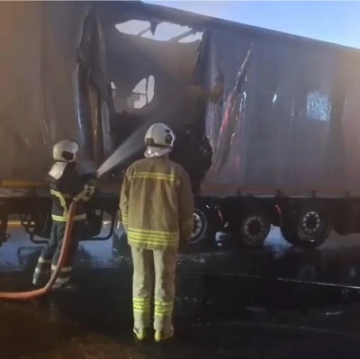 Mardin’de seyir halindeki tır alev aldı
