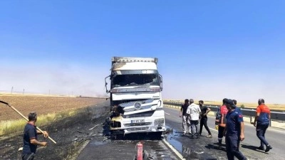 Mardin'de seyir halindeki tırda &ccedil;ıkan yangın s&ouml;nd&uuml;r&uuml;ld&uuml;