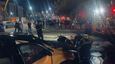 Mardin’de seyir halindeyken otomobil alev aldı