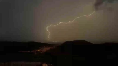 Mardin&rsquo;de şimşek ve yıldırım g&ouml;rsel ş&ouml;len oluşturdu

