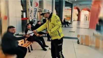 Mardin&rsquo;de s&uuml;r&uuml;c&uuml; ve yolculara emniyet kemeri bilgilendirmesi
