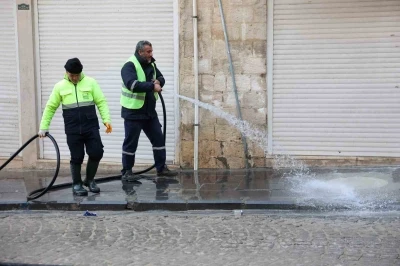 Mardin&rsquo;de tarihi 1. Cadde&rsquo;de kar sonrası temizlik ve yenileme &ccedil;alışması devam ediyor
