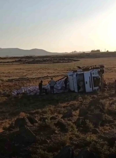 Mardin’de tır şarampole yuvarlandı: 1 yaralı
