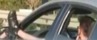 Mardin’de Trafikte Ayağını Camdan Çıkaran Sürücüye Ceza