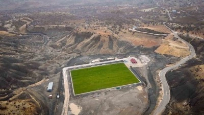 Mardin’de UEFA standartlarında çim yüzeyli futbol sahasında sona gelindi