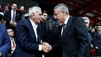 Mardin&rsquo;de Vali Akkoyun ve Ahmet T&uuml;rk, Play-Off ma&ccedil;ında buluştu
