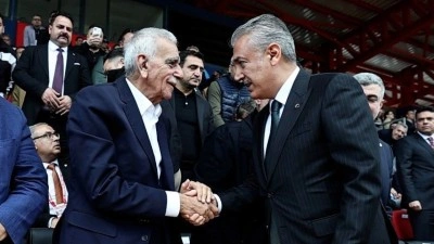 Mardin&rsquo;de Vali Akkoyun ve Ahmet T&uuml;rk, Play-Off ma&ccedil;ında buluştu