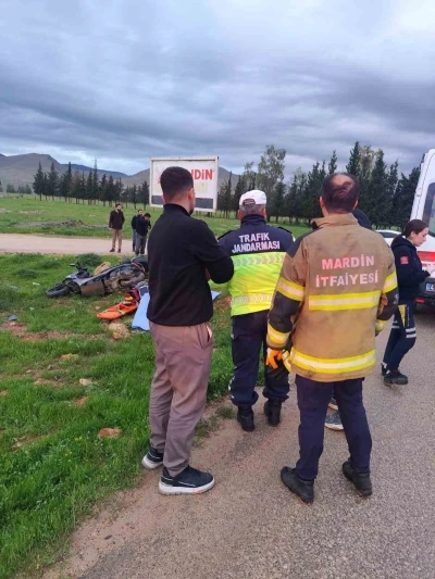 Mardin&rsquo;de yol kenarına savrulan motosikletin s&uuml;r&uuml;c&uuml;s&uuml; hayatını kaybetti
