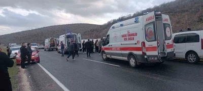 Mardin&rsquo;de yolcu otob&uuml;s&uuml; devrildi: 24 yaralı
