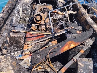 Marinadaki yangında teknelerden geriye iskeletleri kaldı
