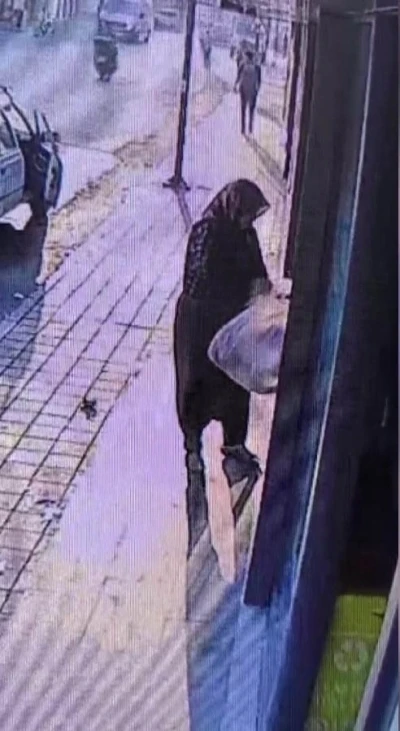 Markete bırakılan ekmek ve simit dolu poşeti çaldı
