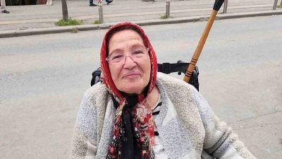 Markete giremeyen yaşlı kadın engelli rampası yapılmasını istedi
