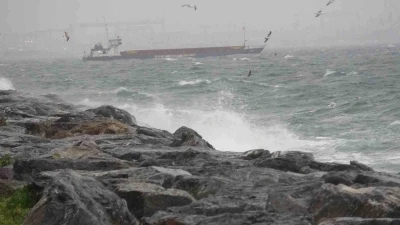 Marmara Denizi&rsquo;nde fırtına etkili oldu
