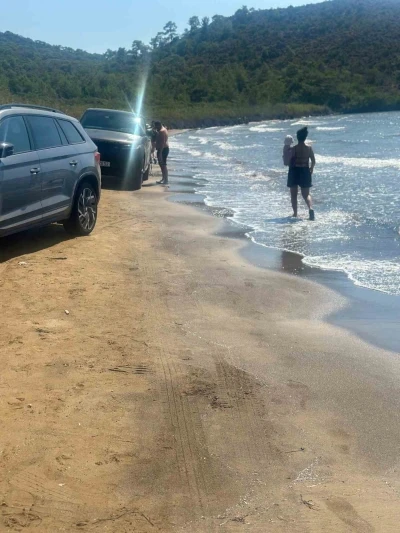Marmaris Hisarönü’nde sahile araçlarını sokan tatilcilere tepki
