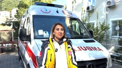 Marmaris&rsquo;in tek kadın ambulans s&uuml;r&uuml;c&uuml;s&uuml; Fatma Nur U&ccedil;ar: "&Ouml;nceliğimiz hayat kurtarmak"
