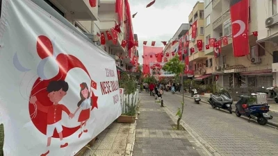 Marmaris&rsquo;te 105 Sokak&rsquo;ta bayram coşkusu b&uuml;y&uuml;d&uuml;
