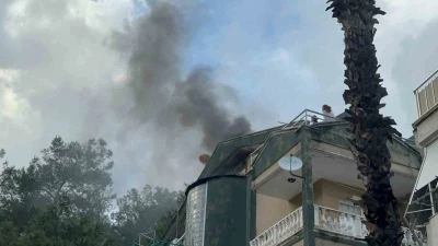 Marmaris&rsquo;te &ccedil;atı katı yangını: Mahsur kalan bir kişi kurtarıldı
