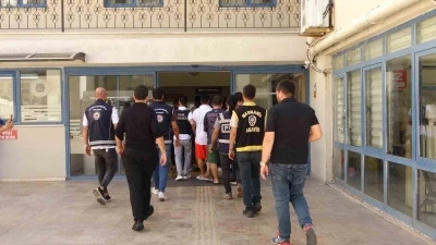 Marmaris&rsquo;te g&ouml;&ccedil;men ka&ccedil;ak&ccedil;ılığı operasyonu: 7 ş&uuml;pheli adliyeye sevk edildi
