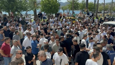 Marmaris’te Kapalıçarşı esnafı kesilen cezaları protesto etti
