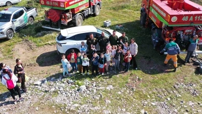 Marmaris&rsquo;te &ouml;ğrenciler fidanları toprakla buluşturdu
